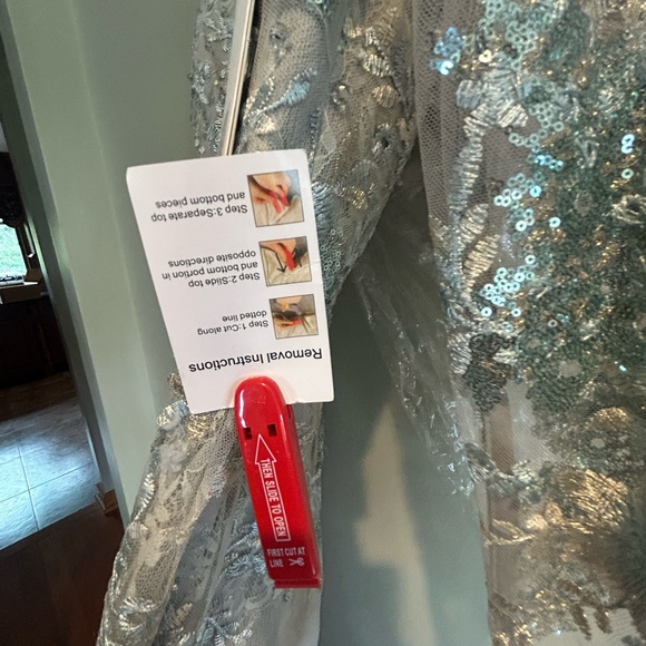 Embellished V Neck Illusion Long Sleeve Gown - size 2 NWT - Picture 4 of 9